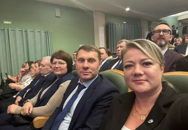 15 ноября в Республиканском дворце культуры состоялась церемония оглашения традиционного Послания Главы Мордовии Государственному Собранию республики. 15 ноября в Республиканском дворце культуры состоялась церемония оглашения традиционного Послания Главы Мордовии Государственному Собранию республики.